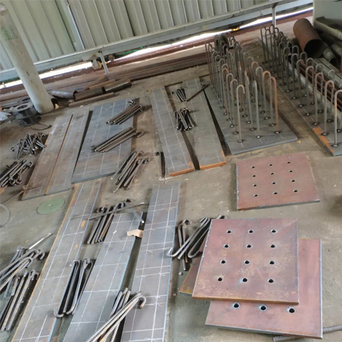 有哪些其他因素会影响宁德预埋件位置的确定？